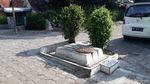 Penampakan 3 Makam Berjejer di Pertigaan Jalan Kota Solo