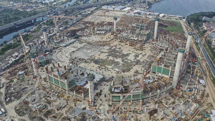 PROGRES PEMBANGUNAN STADION BMW Foto udara proyek pembangungan Jakarta International Stadium (JIS) atau Stadion BMW di Jakarta, Sabtu (4/7/2020). Progres pembangungan stadion berkapasitas 80 ribu penonton itu telah mencapai 23,6 persen dan direncanakan rampung pada tahun 2021. ANTARA FOTO/Hafidz Mubarak A/wsj.