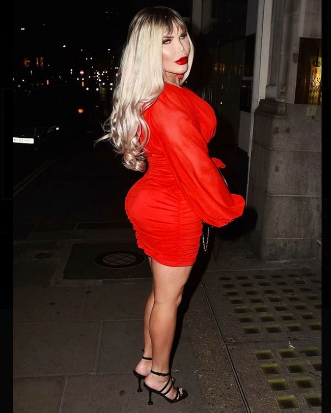 Pada pertengahan 2020, Rodrigo Alves melakukan operasi bioplasty buttock yang merupakan bedah plastik di area bokong untuk mengencangkan dan membentuk kembali area tersebut. Dia mengaku ingin memiliki bokong seperti Jennifer Lopez dan pinggul seperti Kim Kardashian. Foto: dok. Instagram