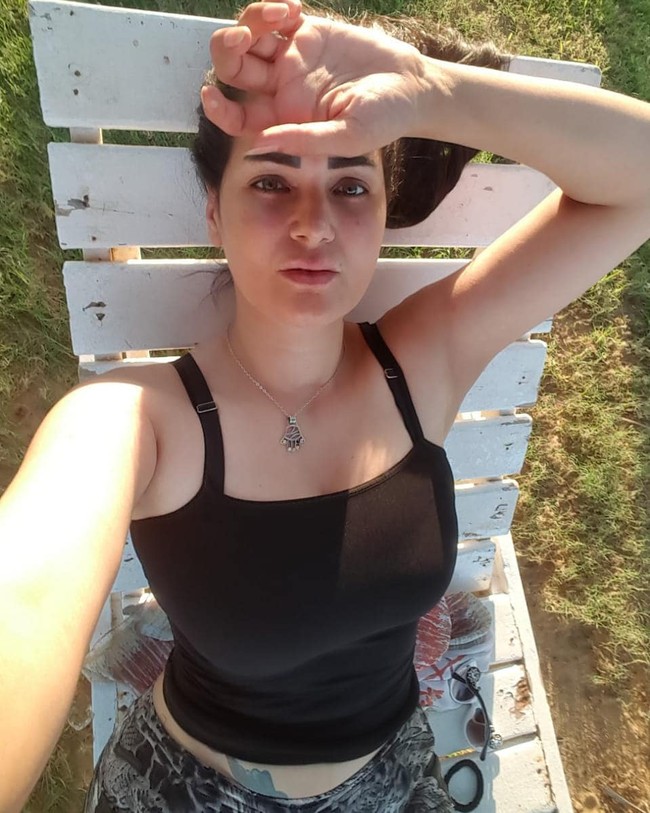 Mengekspresikan diri di media sosial bagi banyak orang adalah sebuah kebebasan. Namun tampaknya hal ini tidak berlaku di Mesir. Ada perbedaan besar antara kebebasan dan mesum, kata John Talaat, seorang anggota parlemen yang meminta para influencer wanita diberi hukuman dilansir Reuters. Foto: Instagram @samaelmasrii