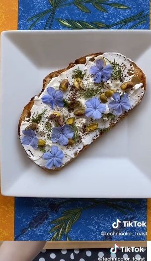 Roti Panggang Cantik Bertemakan Film