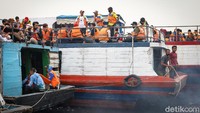 Begini potret lonjakan wisatawan yang hendak berlibur ke Kepulauan Seribu.