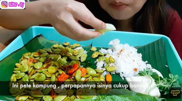 YouTuber mukbang petai