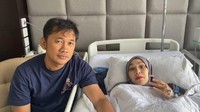 Sebulan sebelum melahirkan, Hanung Bramantyo mengaku Zaskia dilanda kepanikan karena sama sekali tidak menyiapkan diri untuk lahiran di Yogyakarta.  Foto: Instagram