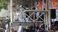 Dalam apel tersebut terlihat Ketua Umum FPI Sobri Lubis, Sekjen FPI Munarman. Selain itu, hadir juga para petinggi FPI yang lain. Yang menjadi inspektur apel yakni Sobri Lubis.