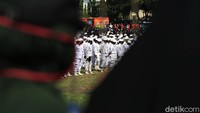 Selain itu, para peserta juga turut membacakan ikrar anti-komunis. Ikrar itu dipimpin seseorang bernama Rido dan diikuti peserta apel serta massa yang hadir.