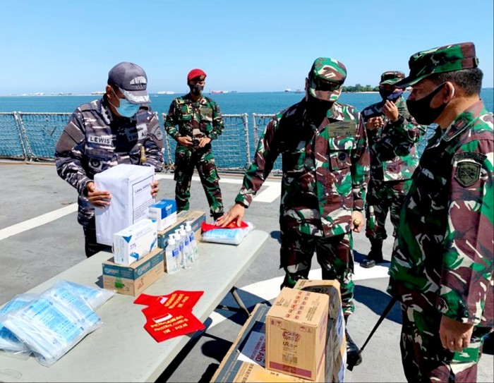 Alkes dari Mabes TNI diterima pihak Lantamal VI. (Dok Istimewa)
