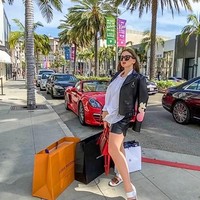 Foto: Anna dari Rusia sengaja terbang ke Beverly Hills untuk menginap di Hotel Four Season dan belanja di sejumlah toko-toko branded. Instagram
