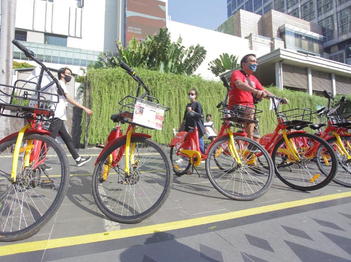Dishub DKI Jakarta hadirkan layanan peminjaman sepeda di sejumlah titik di ibu kota. Layanan ini diketahui masih dalam tahap uji coba.