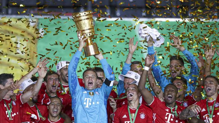 Bayern Munich Bayern Munich players celebrate after winning the trophy in the German soccer cup (DFB Pokal) final match between Bayer 04 Leverkusen and FC Bayern Munich in Berlin, Germany, Saturday, July 4, 2020. (AP Photo/Michael Sohn)