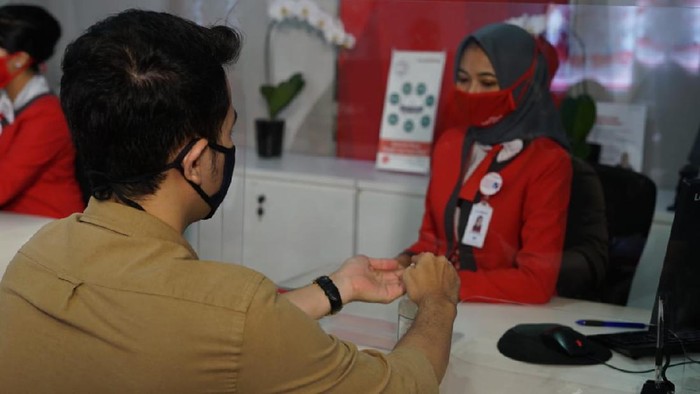 Konsistensi Bank DKI dalam meningkatkan kualitas layanan pada nasabahnya diganjar apresiasi sebagai pelayanan terbaik di kategori Bank Pembangunan Daerah (BPD) versi InfoBank.