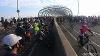 Salah satu kawasan yang ramai dipadati oleh warga saat CFD adalah kawasan flyover Summarecon Bekasi.