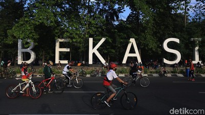 CFD Digelar Lagi, Pesepeda Ramai-ramai Gowes di Bekasi