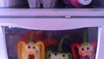 Para paprika yang seakan sedang terkejut. Foto: Brightside