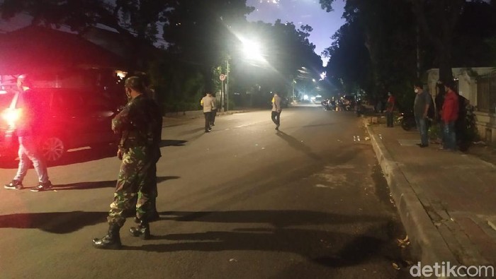 Garis polisi di lokasi ledakan di kawasan Menteng dibuka.