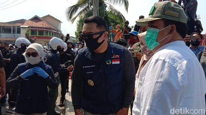 Gubernur Jabar Ridwan Kamil dan Bupati Pangandaran Jeje Wiradinata
