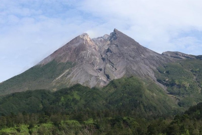 Gunung Merapi dari Kali Talang