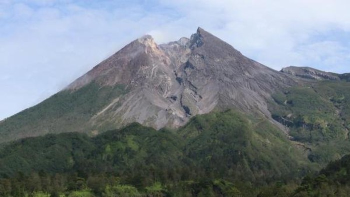 Gunung Merapi dari Kali Talang