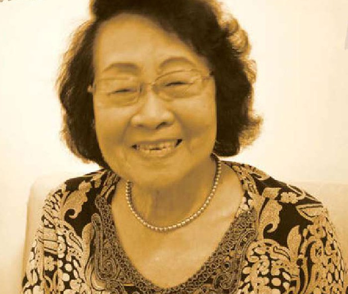 Ibu Julie Sutardjana Penulis Buku Resep Tertua di Indonesia