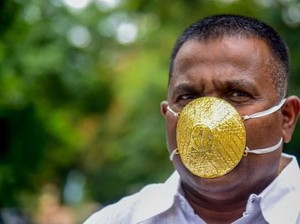 Tajir Melintir, Pria Ini Pakai Masker Emas Rp 54 Juta