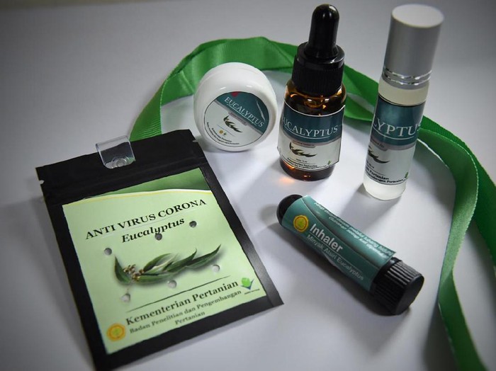 Jajaran Produk yang Diklaim Kementan 'Antivirus' Kementerian Pertanian (Kementan) telah meluncurkan produk yang diklaim antivirus Corona. Produk tersebut berbasis eucalyptus. Bergini penampakannya: