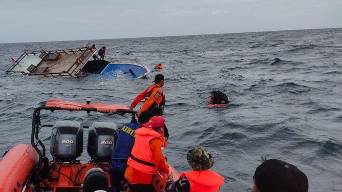 Kapal Tenggelam di Perairan Buton