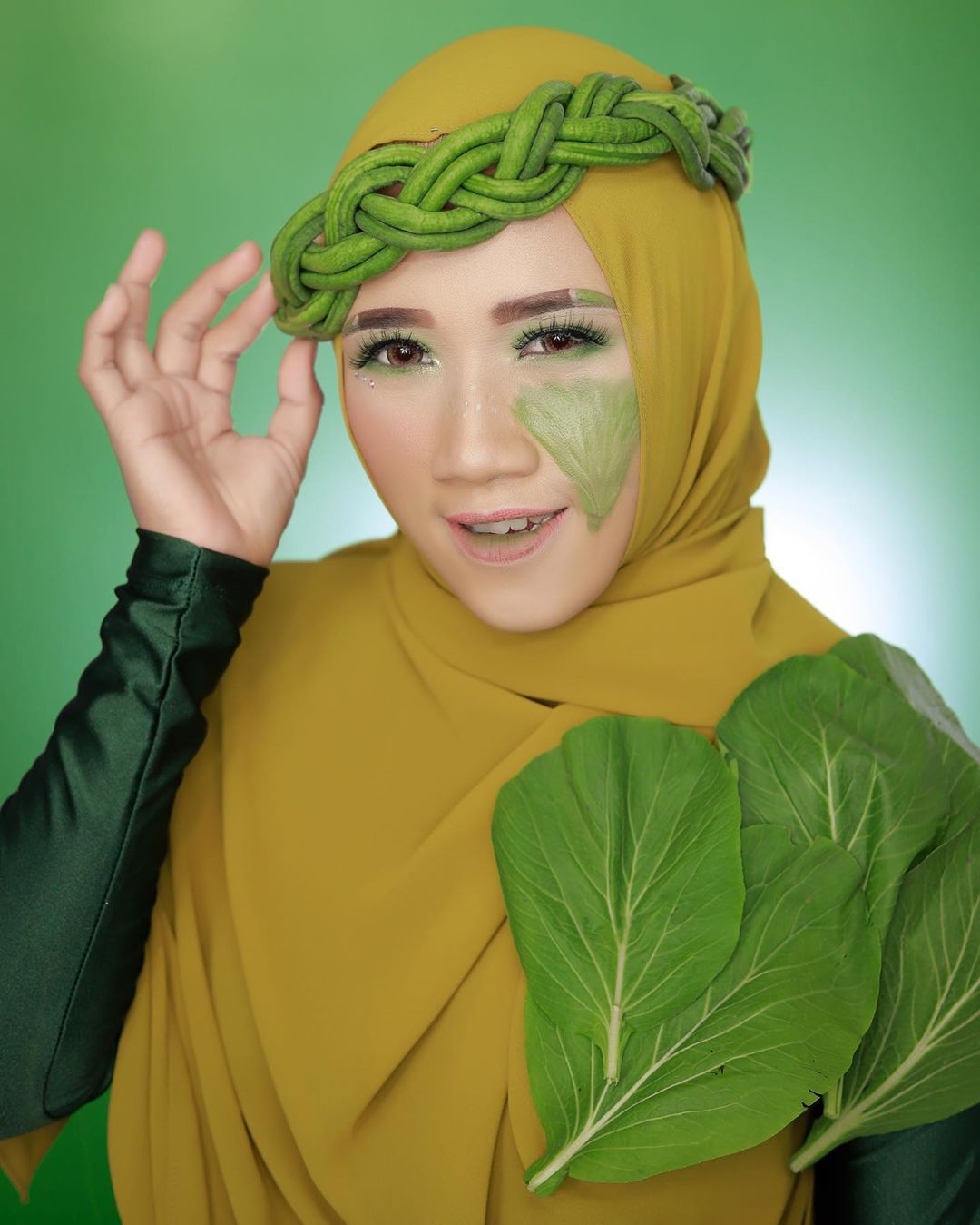 Konsep Makeup Unik Terinspirasi dari Terong, Telur dan Cabai