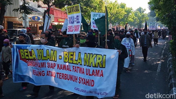 Massa demo tolak RUU HIP dan PIP long march ke DPRD Klaten