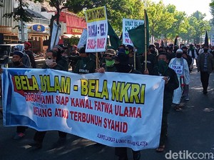 Massa Tolak RUU HIP dan PIP Long March ke DPRD Klaten