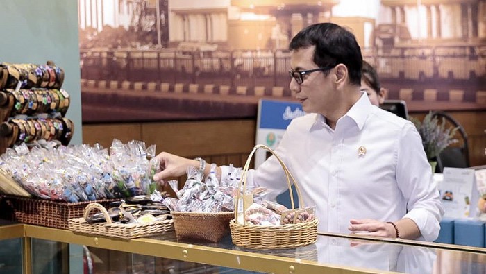 Menteri Pariwisata dan Ekonomi Kreatif/Kepala Badan Pariwisata dan Ekonomi Kreatif Wishnutama Kusubandio