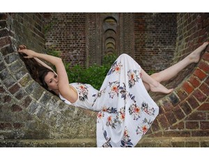 Model Cantik Jual Foto Seksi Demi Biaya Berobat Penyakit Infeksi Kutu