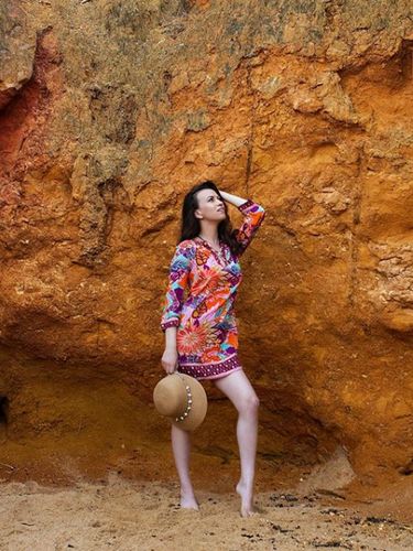 Michelle De Feo Michelle De Feo, model yang jual foto seksi demi pengobatan penyakit.