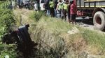 Mobil yang Nyemplung ke Sungai di Jalan Yogya-Solo Dievakuasi