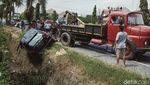 Mobil yang Nyemplung ke Sungai di Jalan Yogya-Solo Dievakuasi