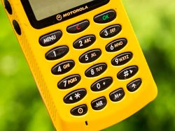 Warna-warni Ponsel Jadul Bertema Pelangi