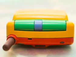 Warna-warni Ponsel Jadul Bertema Pelangi