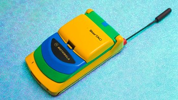 Salah satu engineer Motorola Martin Cooper terpikir untuk membuat ponsel yang lebih mudah dibawa ke mana-mana setelah menonton film Star Trek. Foto: CNET