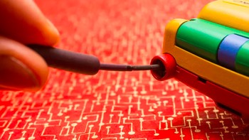 Pamor Motorola saat itu juga sudah dikenal di industri seluler karena menjadi yang pertama melakukan panggilan telepon seluler pada tahun 1973. Foto: CNET