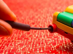 Warna-warni Ponsel Jadul Bertema Pelangi