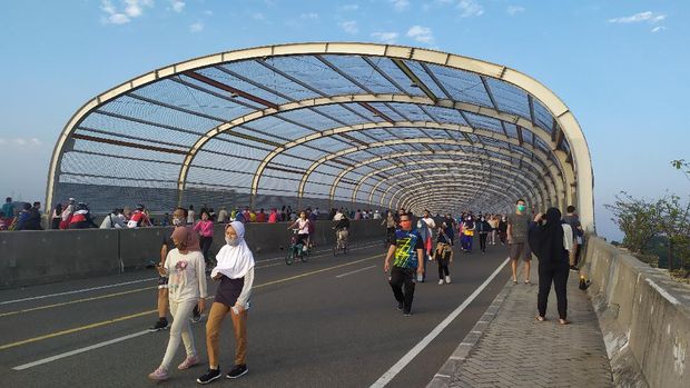 Suasana CFD di flyover Summarecon Bekasi, Minggu (5/7) pagi.