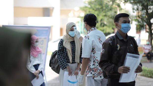 Suasana UTBK hari pertama di UGM, Minggu (5/7/2020)