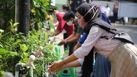Peserta mencuci tangan dengan sabun untuk menjaga kebersihan. Virus Corona mati bila terkena sabun. (Dok UPN Veteran Jakarta)
