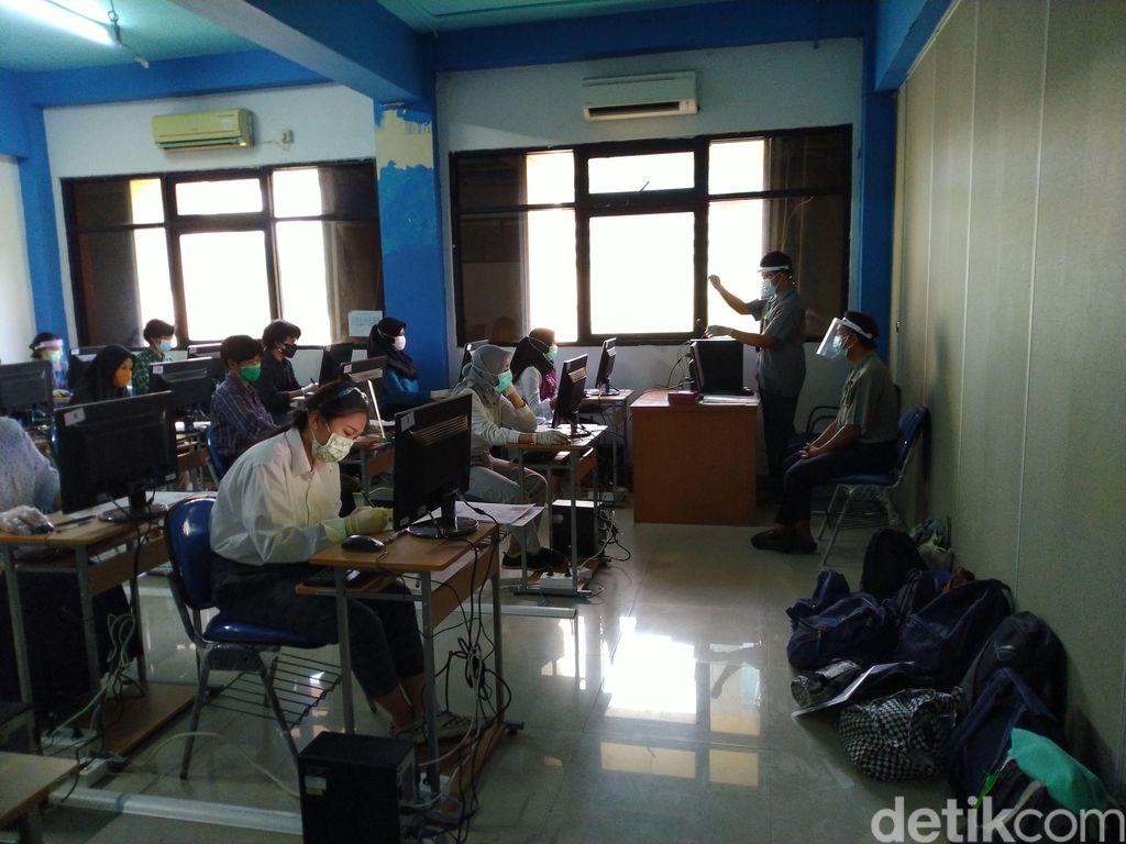 UTBK-SBMPTN 2020 di UNJ, Rawamangun, Jakarta Timur. (Sachril Agustin Berutu/detikcom)