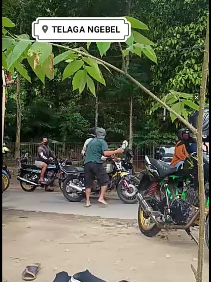 viral bleyer dipukul sandal jepit