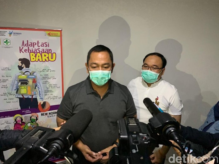 Wali Kota Semarang Hendrar Prihadi dan Kadinas Kesehatan Kota Semarang Abdul Hakam saat jumpa pers