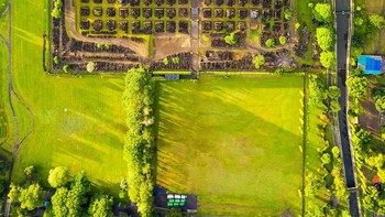 Prambanan adalah candi Hindu terbesar di Indonesia, serta salah satu candi terindah di Asia Tenggara. Istimewa/dok. Bored Panda/@rwicaksa  