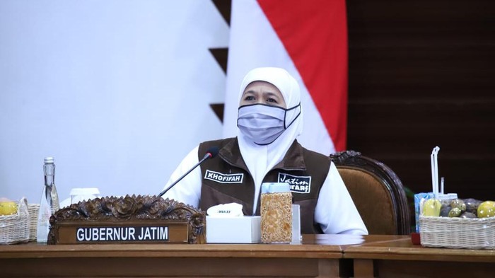 Kasus positif COVID-19 di Jawa Timur hampir 14 ribu atau tepatnya 13.997 kasus. Gubernur Khofifah Indar Parawansa melakukan berbagai upaya untuk memutus mata rantai penularan COVID-19.