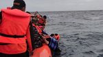 Detik-detik Evakuasi Penumpang Kapal Guide di Perairan Malaoge