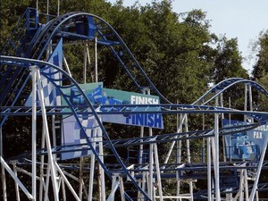 Jatuh dari Roller Coaster, Wanita Muda Meninggal