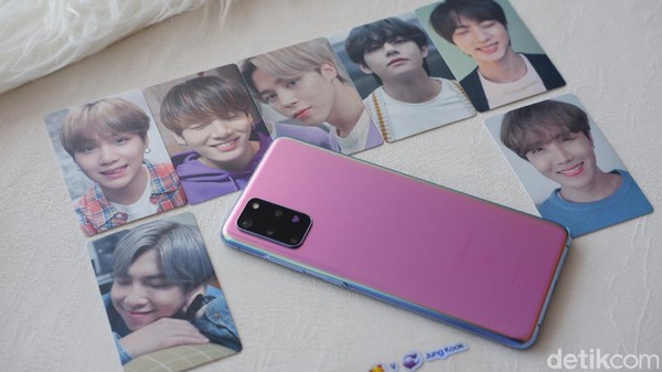 Unboxing Galaxy S20+ BTS Edition yang Siap Bikin Gemas Para ARMY